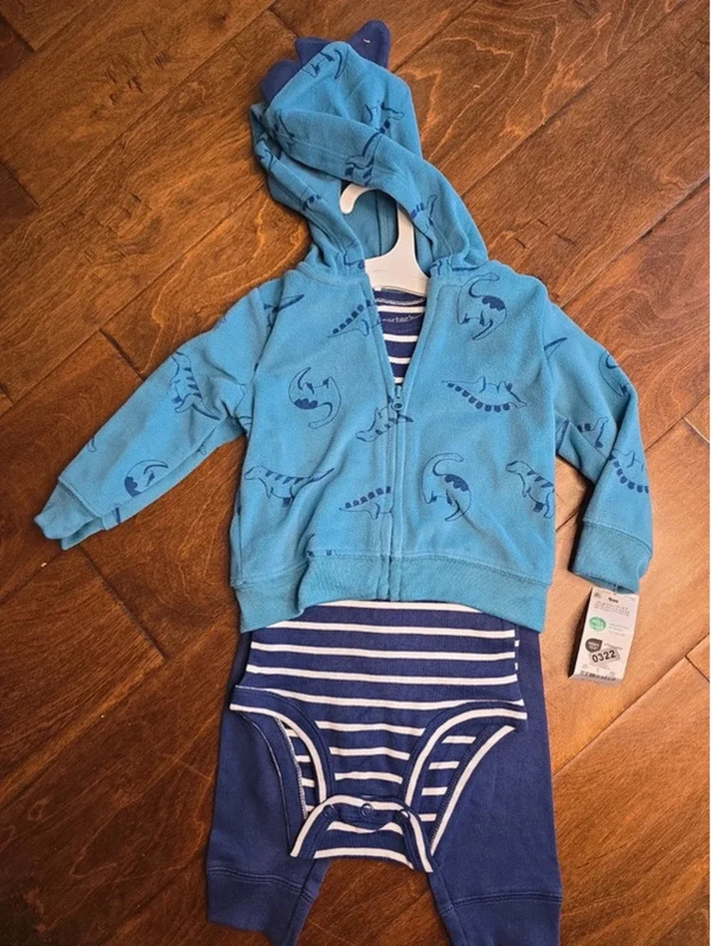9m brand's new three piece outfit set from carter's item, 322G4